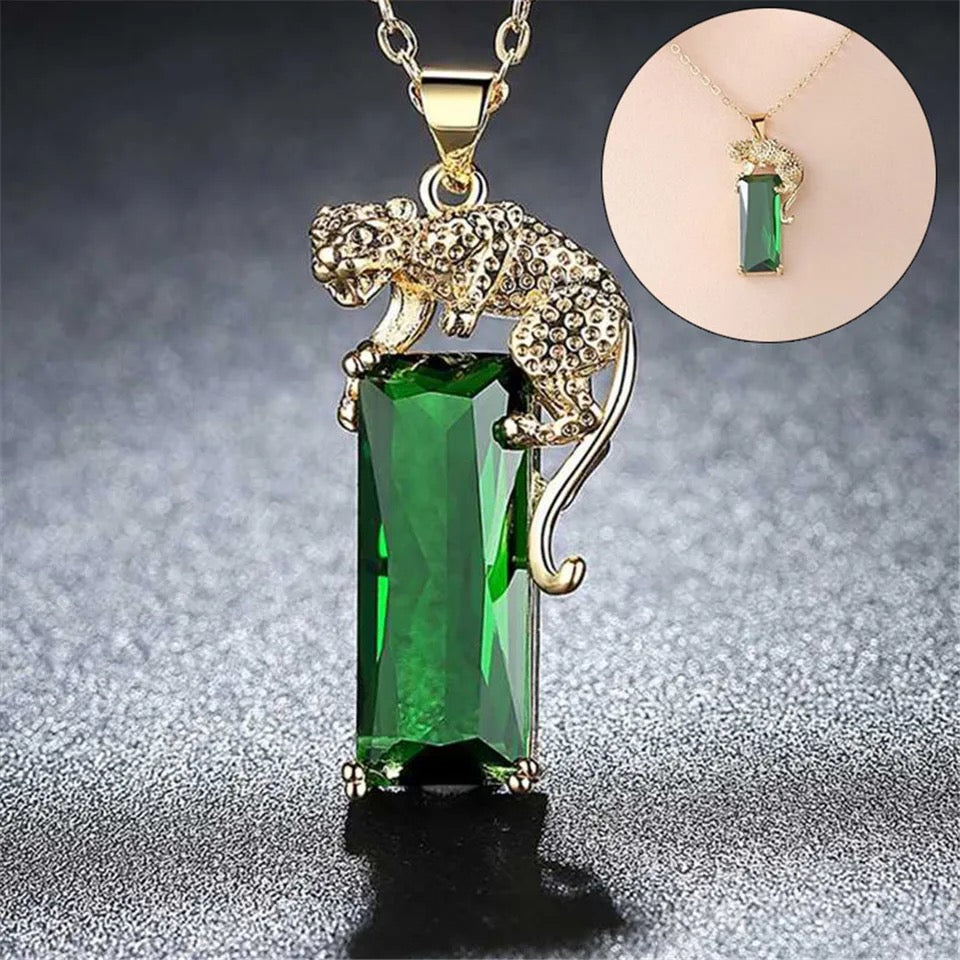 Gold Emerald Exquisite Leopard Necklace