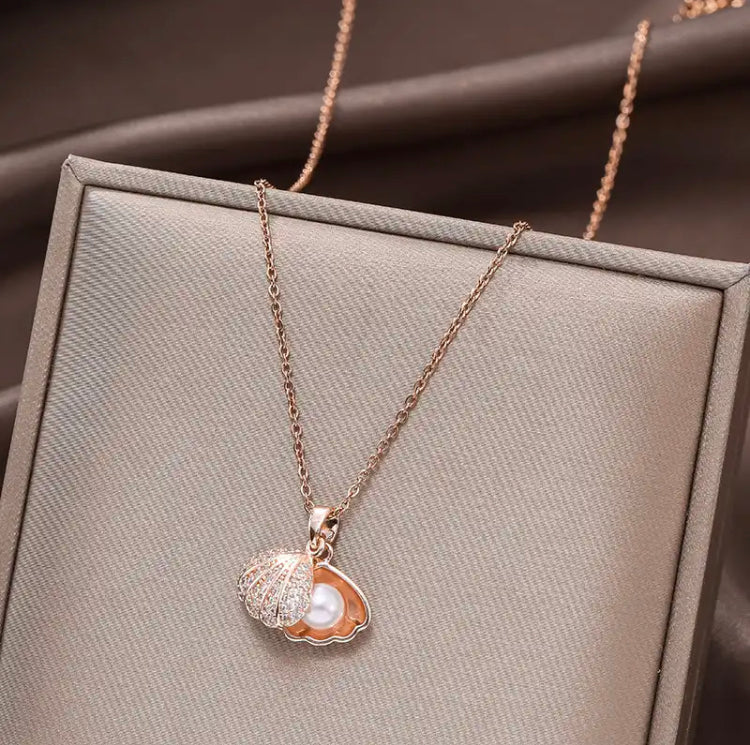 Shell Pearl Necklace