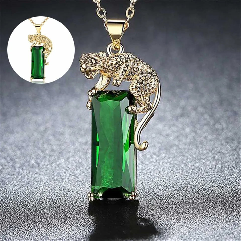 Gold Emerald Exquisite Leopard Necklace