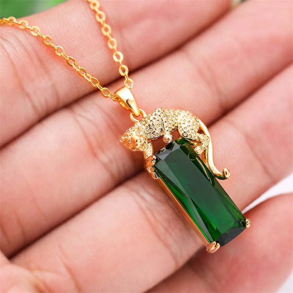 Gold Emerald Exquisite Leopard Necklace